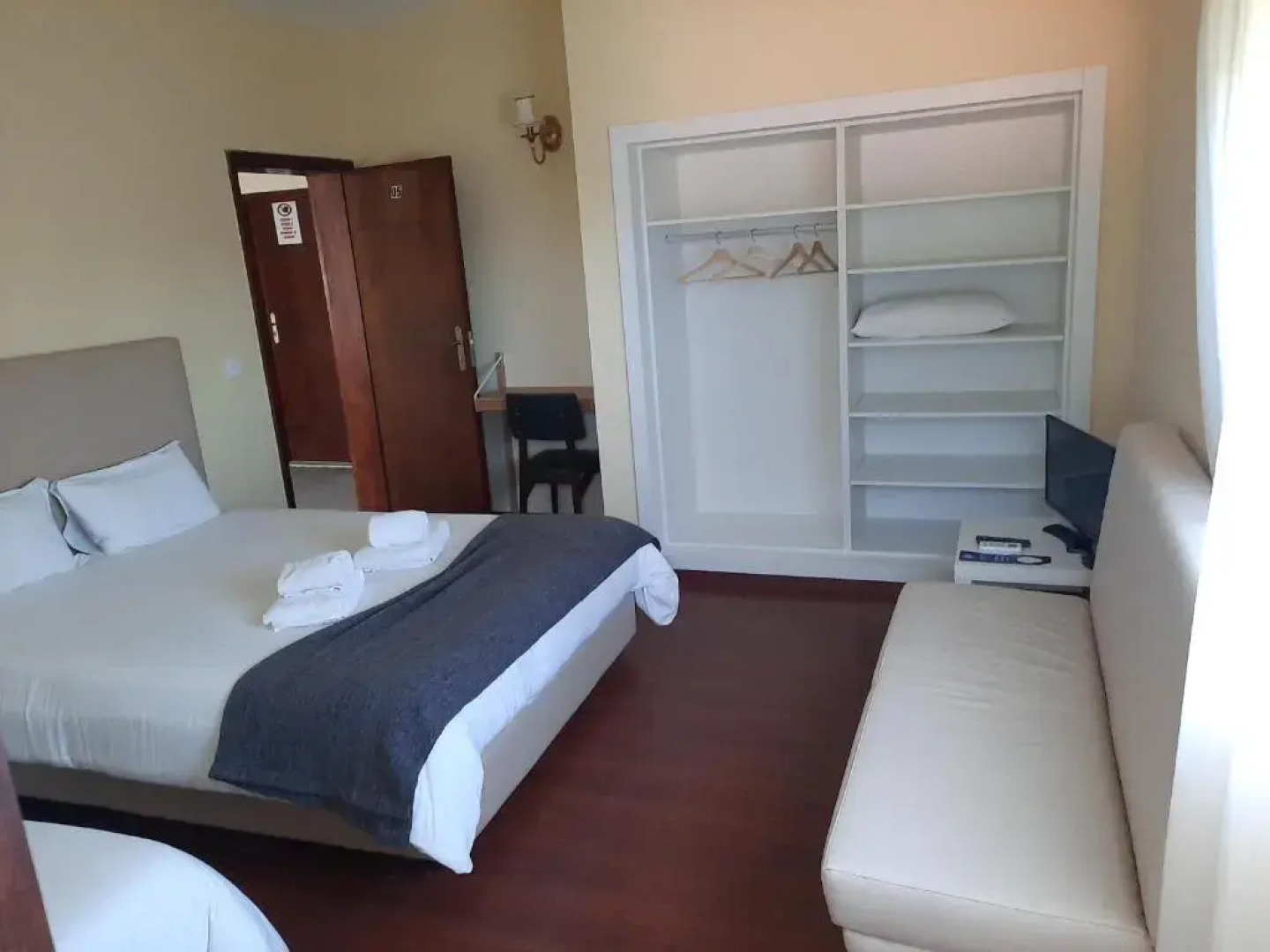 Metro Vilar Suites & Villas