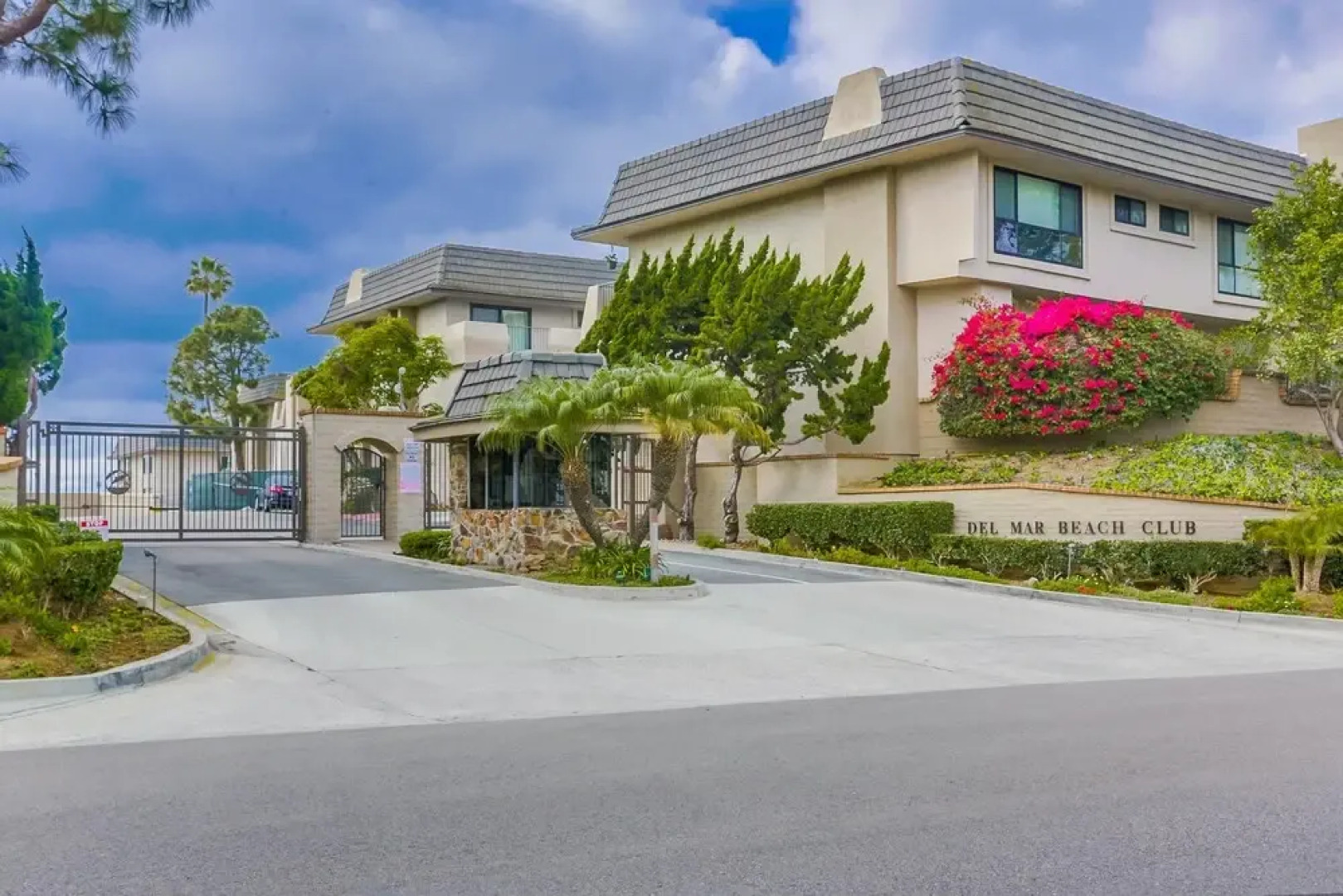 Solana Beach Resort Style Beach Condo With Pool and Spa Dmbc142 by Redawning