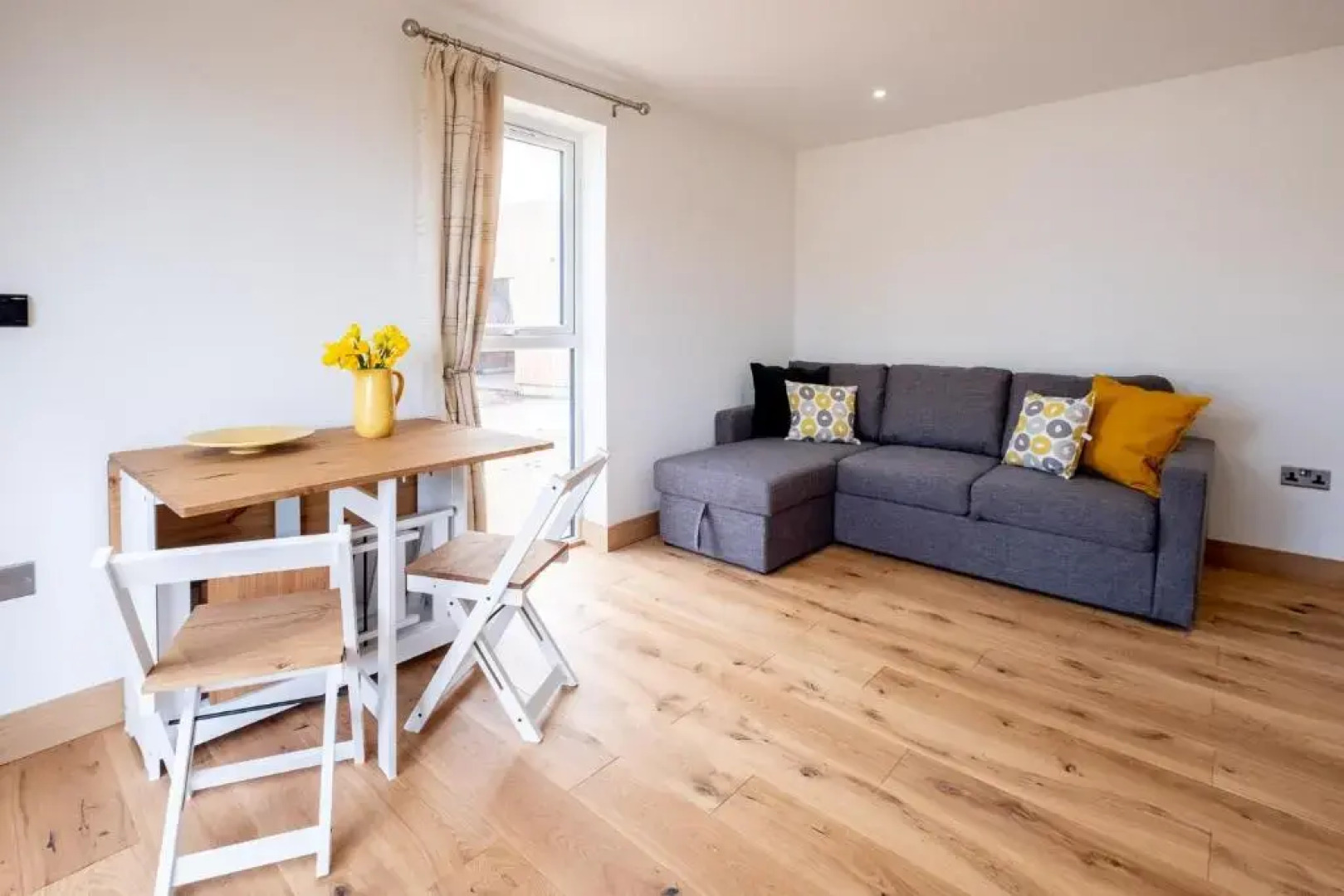 Maple – Three Tuns Apartments