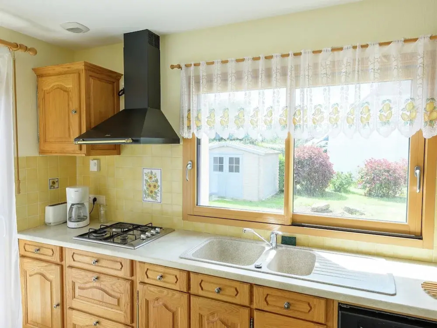 Spacious Villa in Concarneau with Swimming Pool