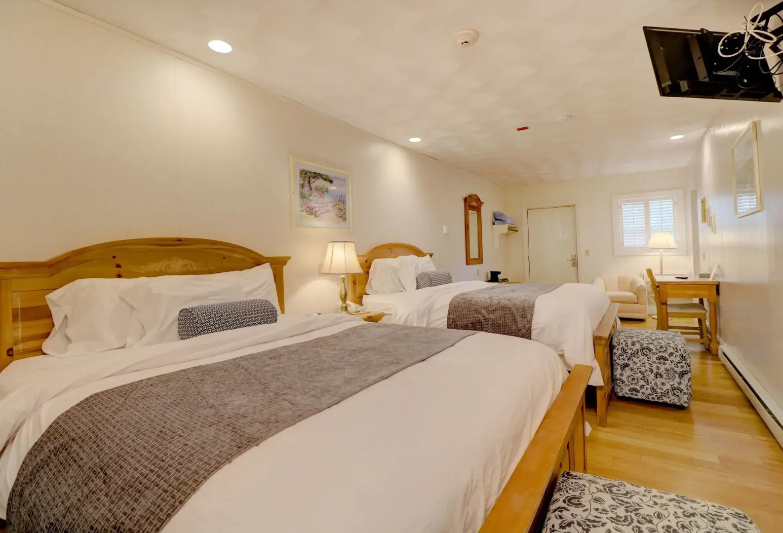 Hamilton Village Inn