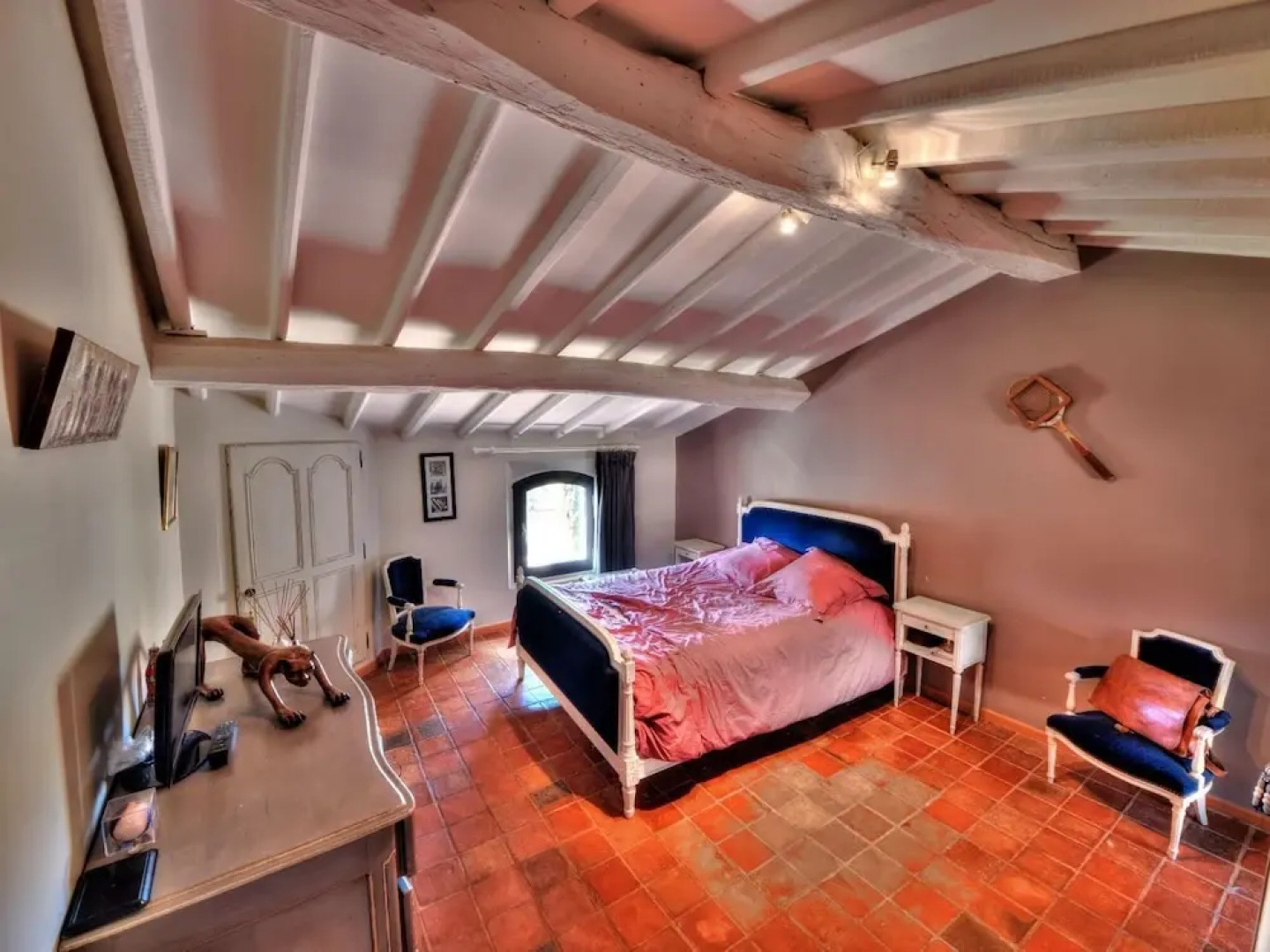 Beautiful Character House With Private Pool and High-end Services