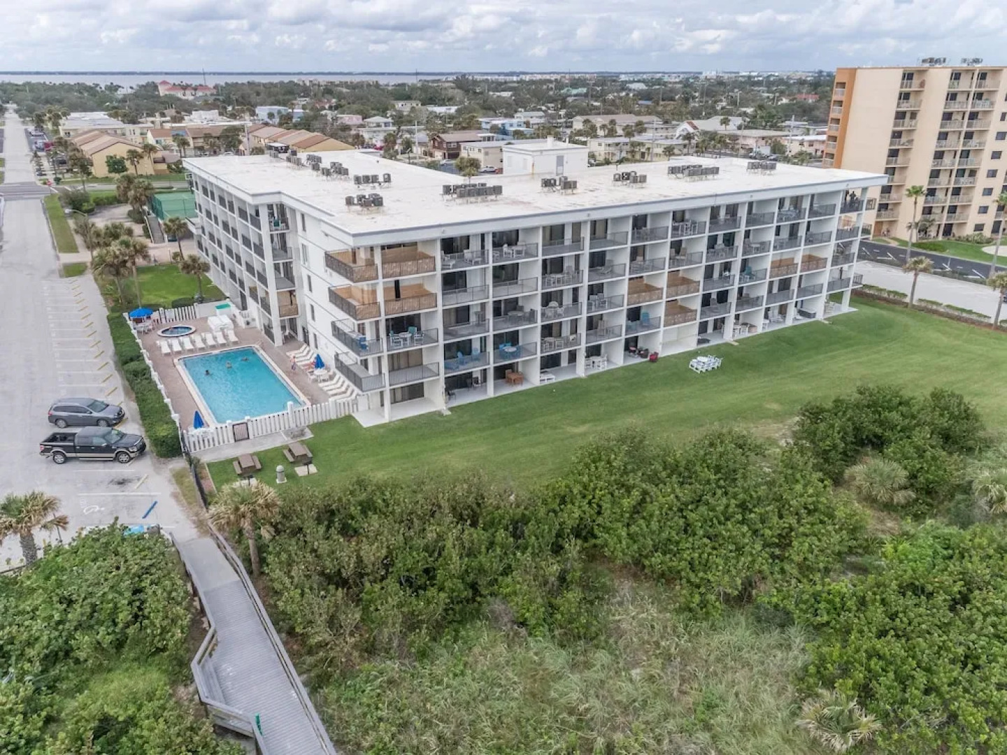 Cape Winds by Happy Palm Stays