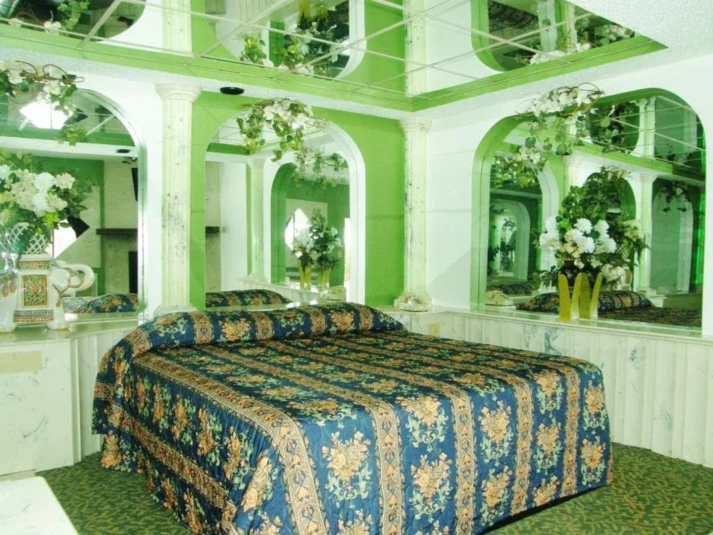 Gallery Holiday Motel