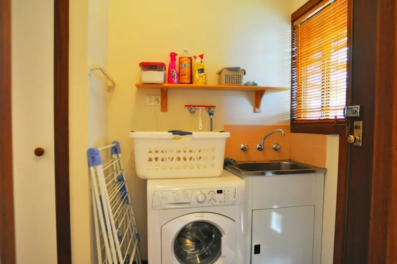 Inlet Dreaming - Free Wifi