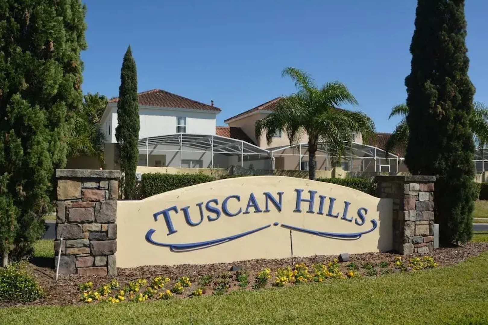 T914BD Hillside Courtyard 4 Br villa by RedAwning