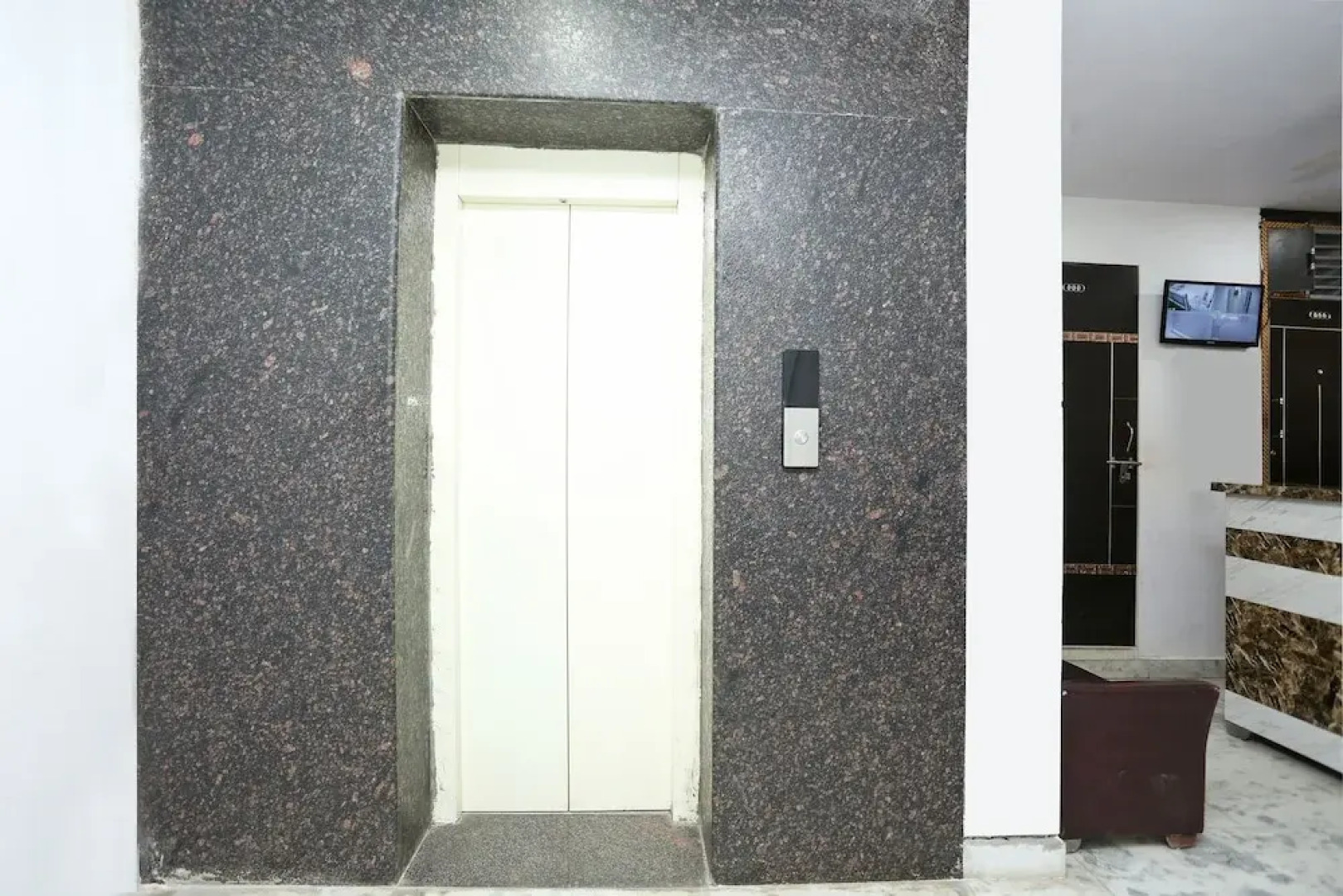 OYO 16904 Hotel Maharaja Palace