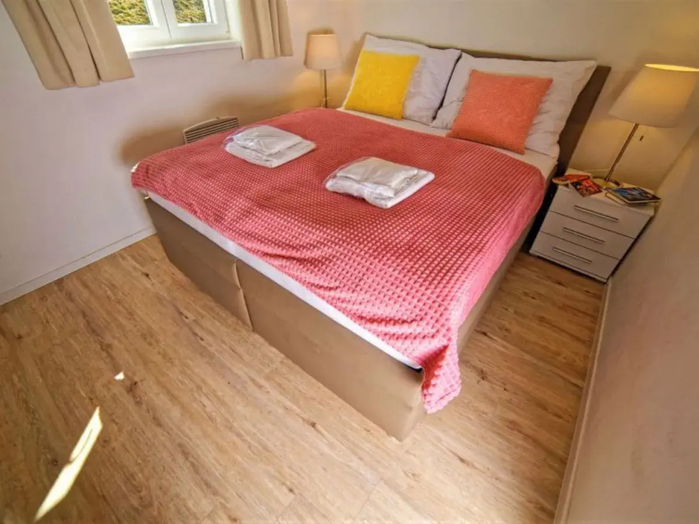 Lakeside Village 13 (+ sauna)