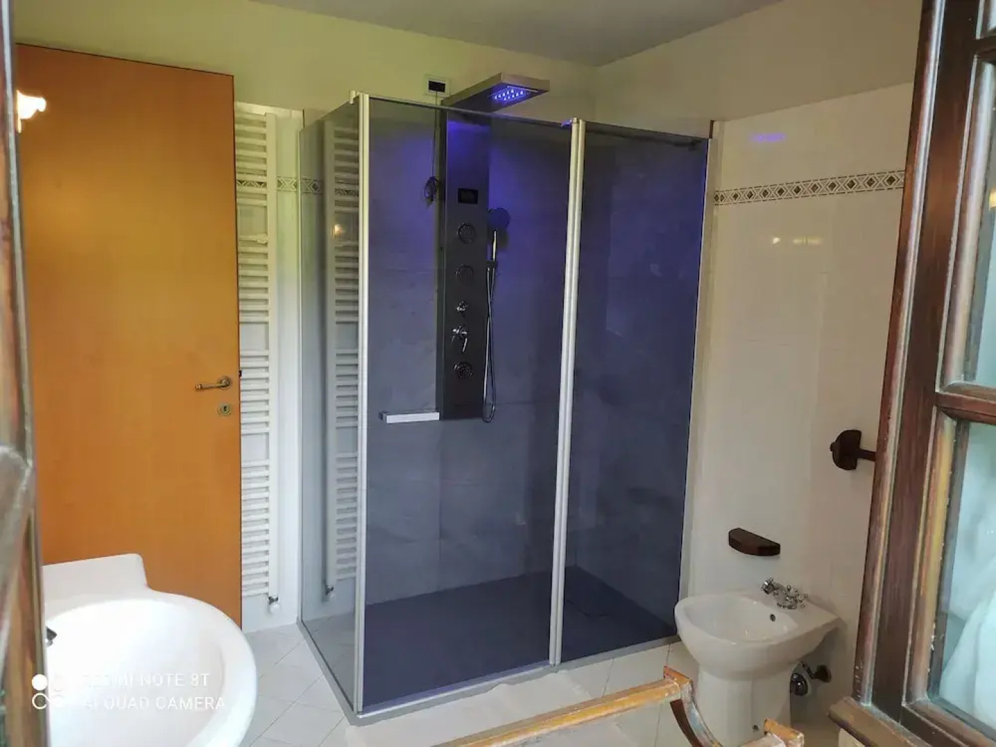 Lovely Farmhouse in Castiglione di Garfagnana with Hot Tub