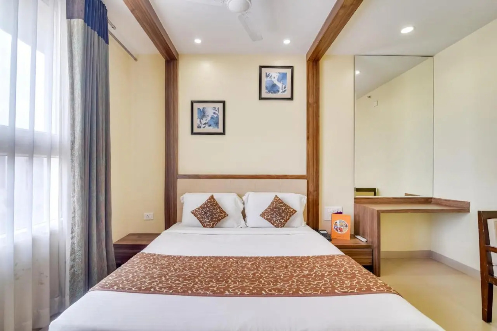 Palette - Sign Regency Hotel