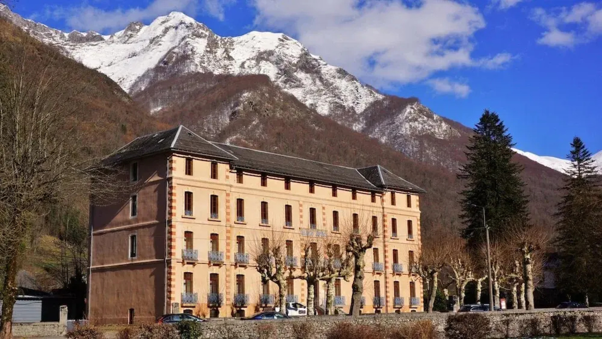 Logement n202 4pers face aux Thermes