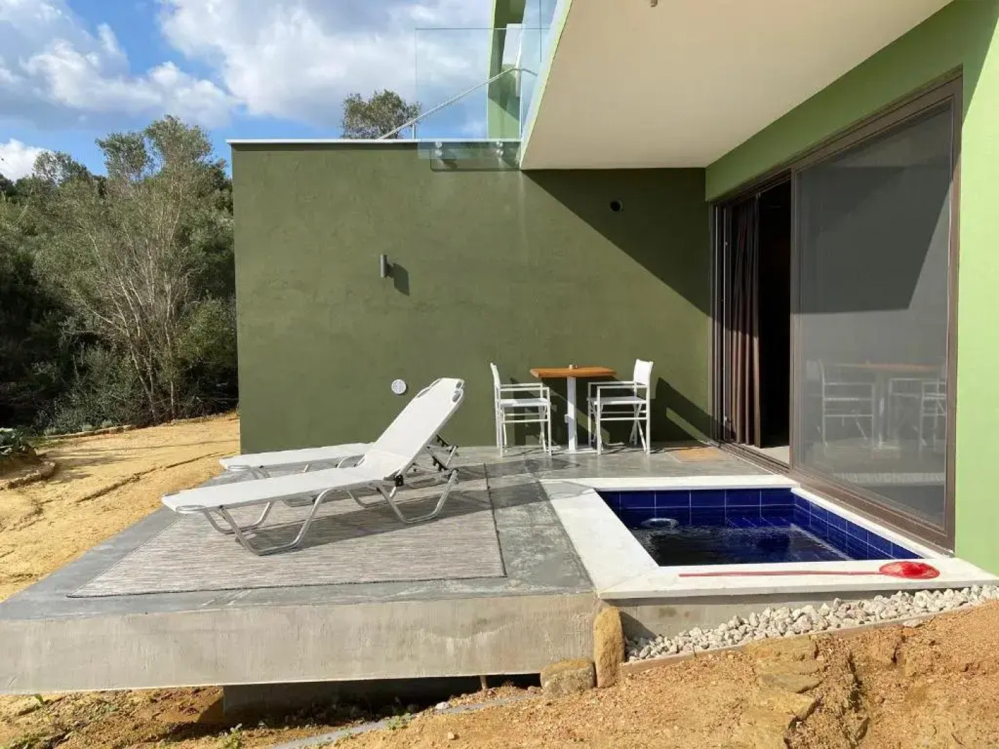 FinIQ Boutiq Studios + Apartment