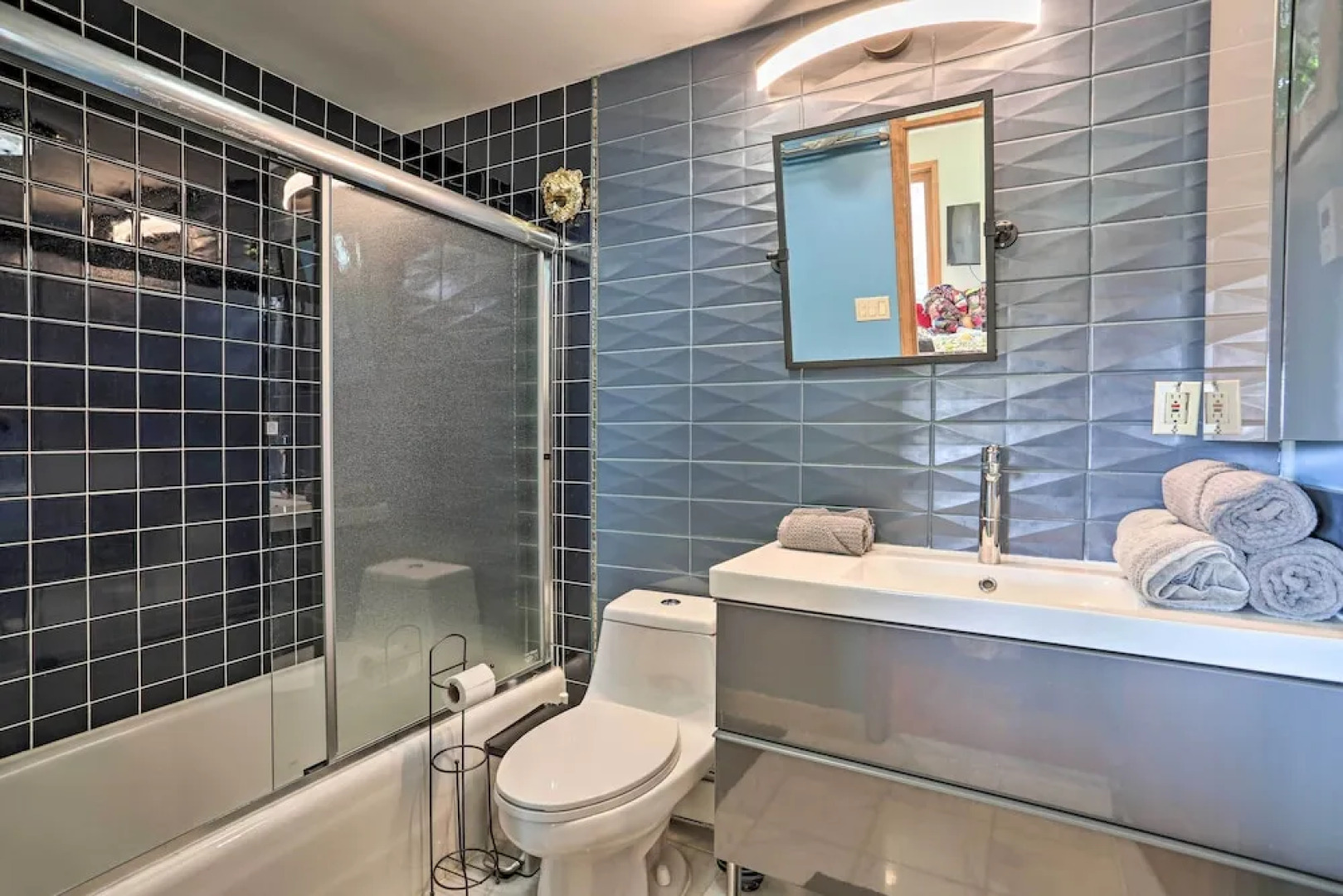 Unique Catskills Hideaway - Walk to Lake Jeff