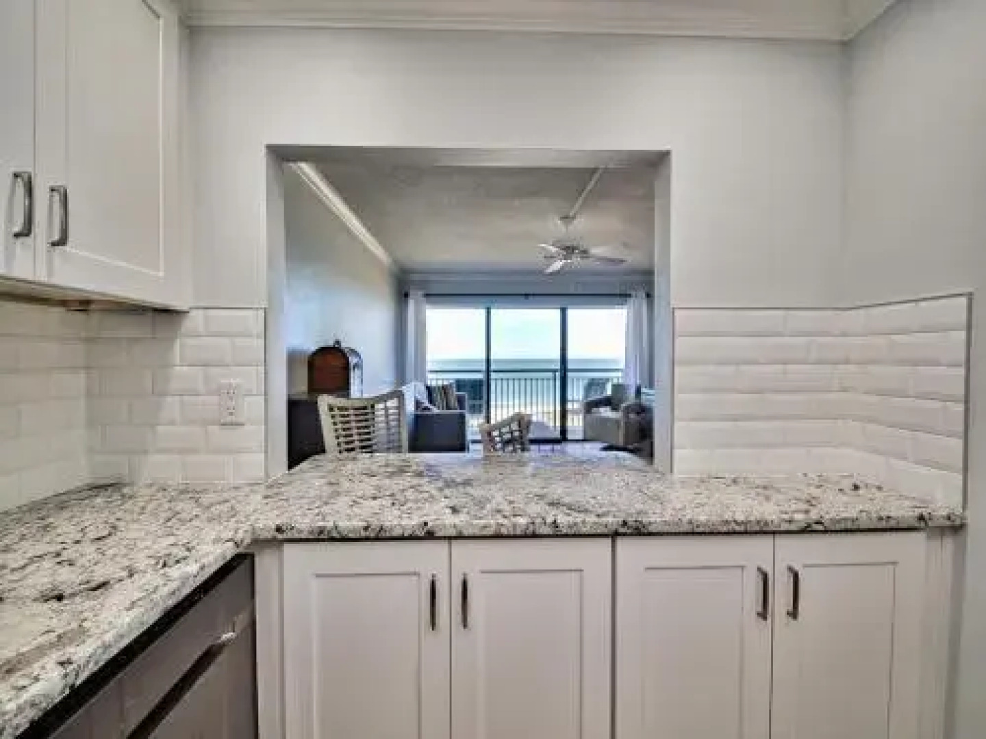 Harbour Light Towers 1603 2 Br condo by RedAwning