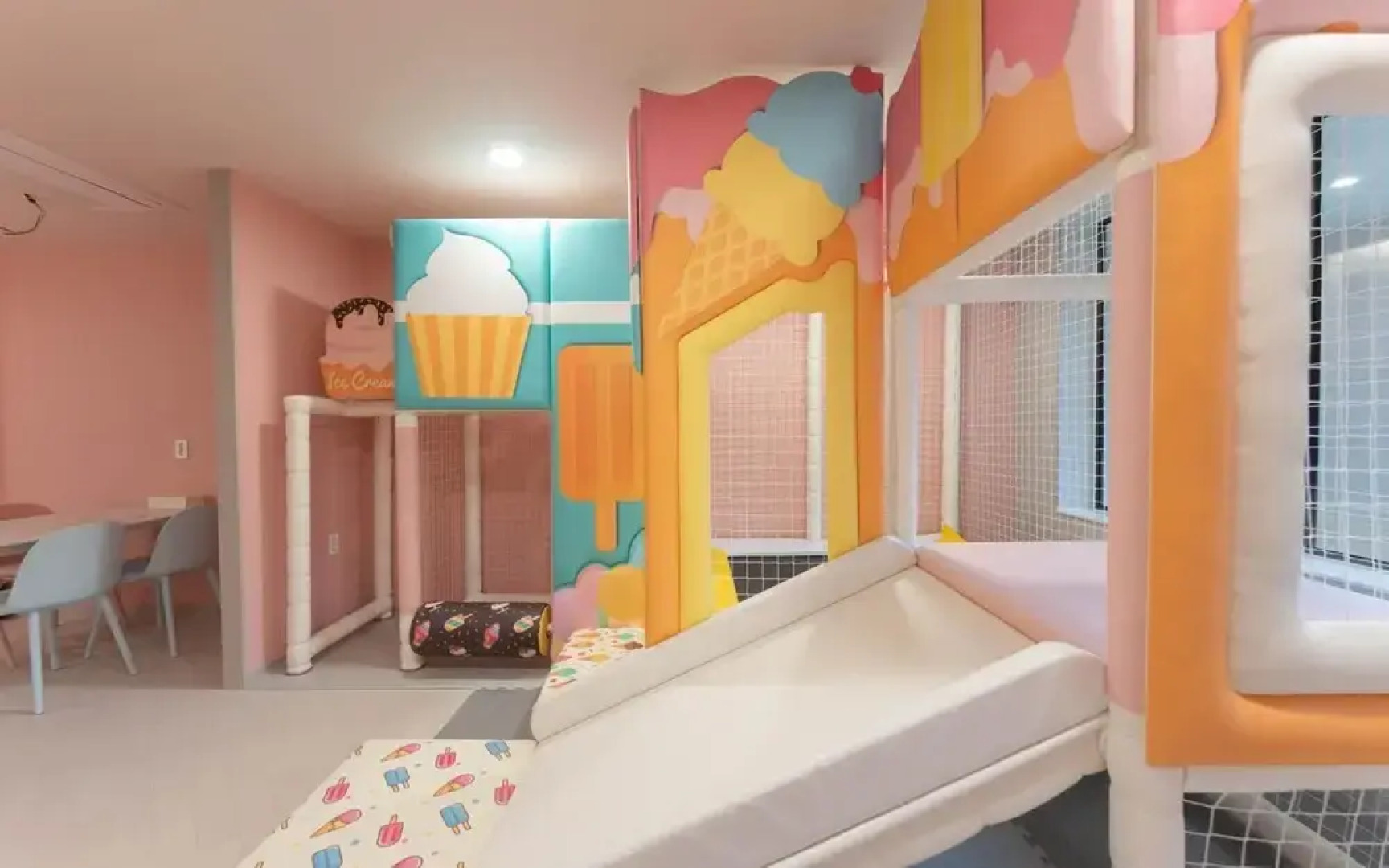 Gimhae Den Bastar Theme Kids Hotel