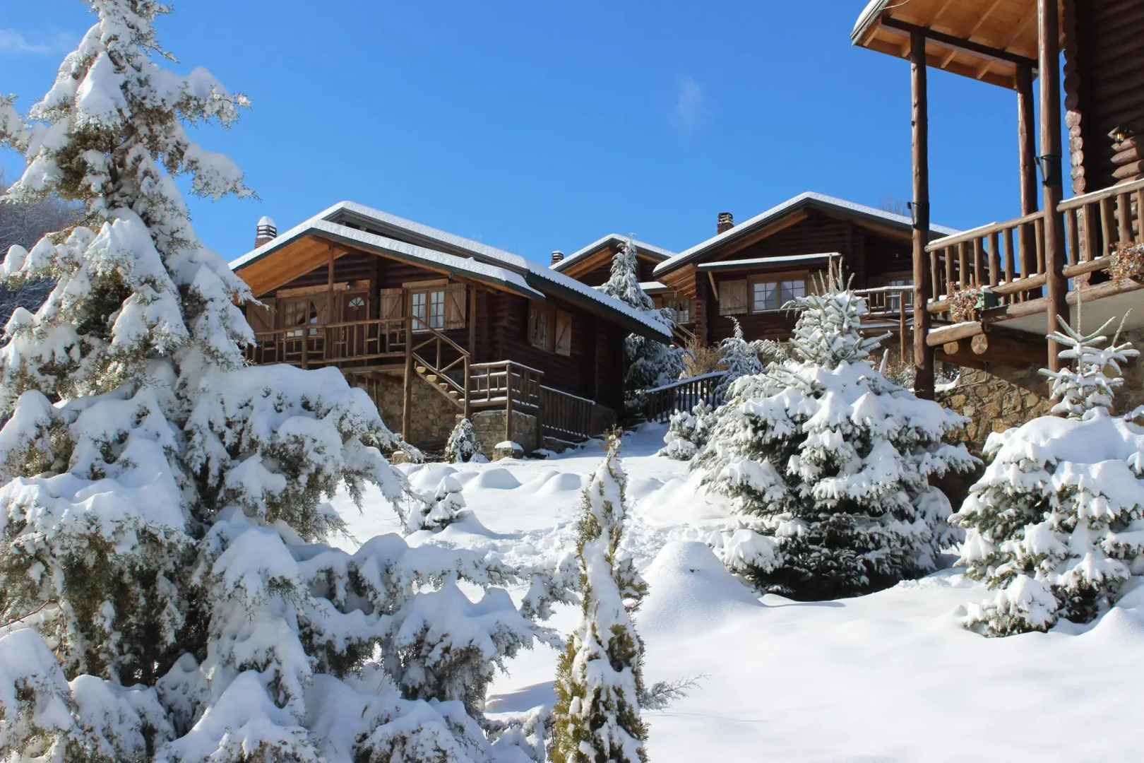 Sfendamos Wood Village