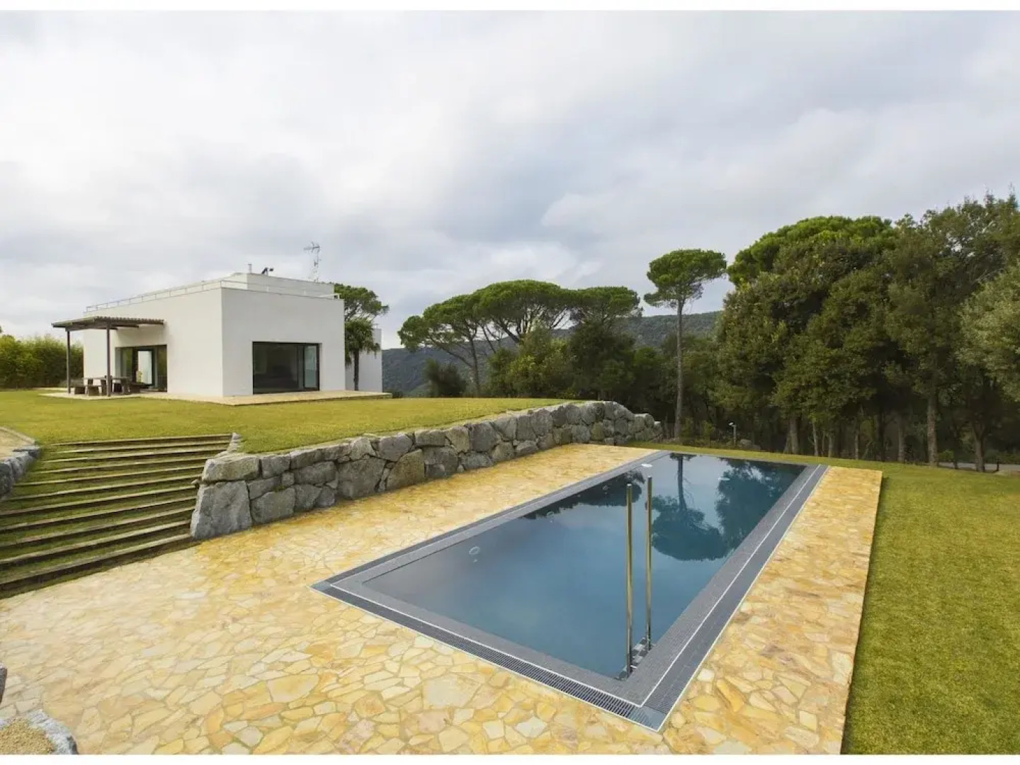 Modern Holiday Home in Sant Andreu de Llavaneres with Swimming Pool