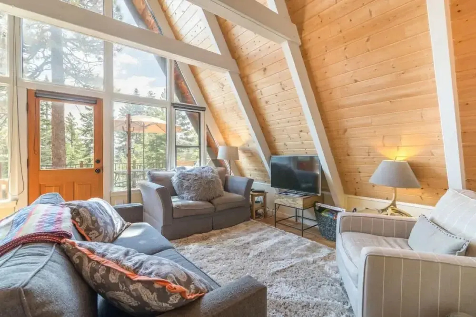 Mountaineer by Avantstay Classic A Frame w/ a Great View & Access To Lake Tahoe Park Association