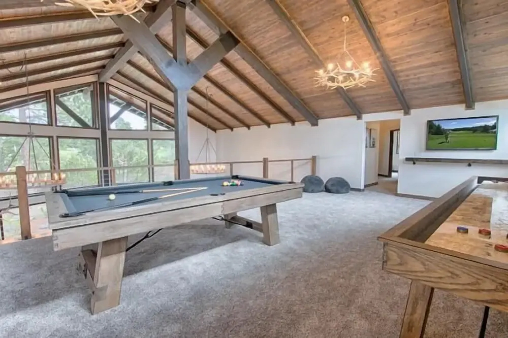 At Whispering Pines 4 Bedroom Home by RedAwning