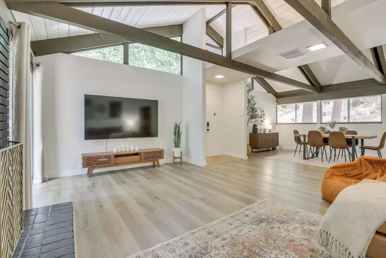 3 Mi to Lake Arrowhead: Cabin w/ Furnished Deck!