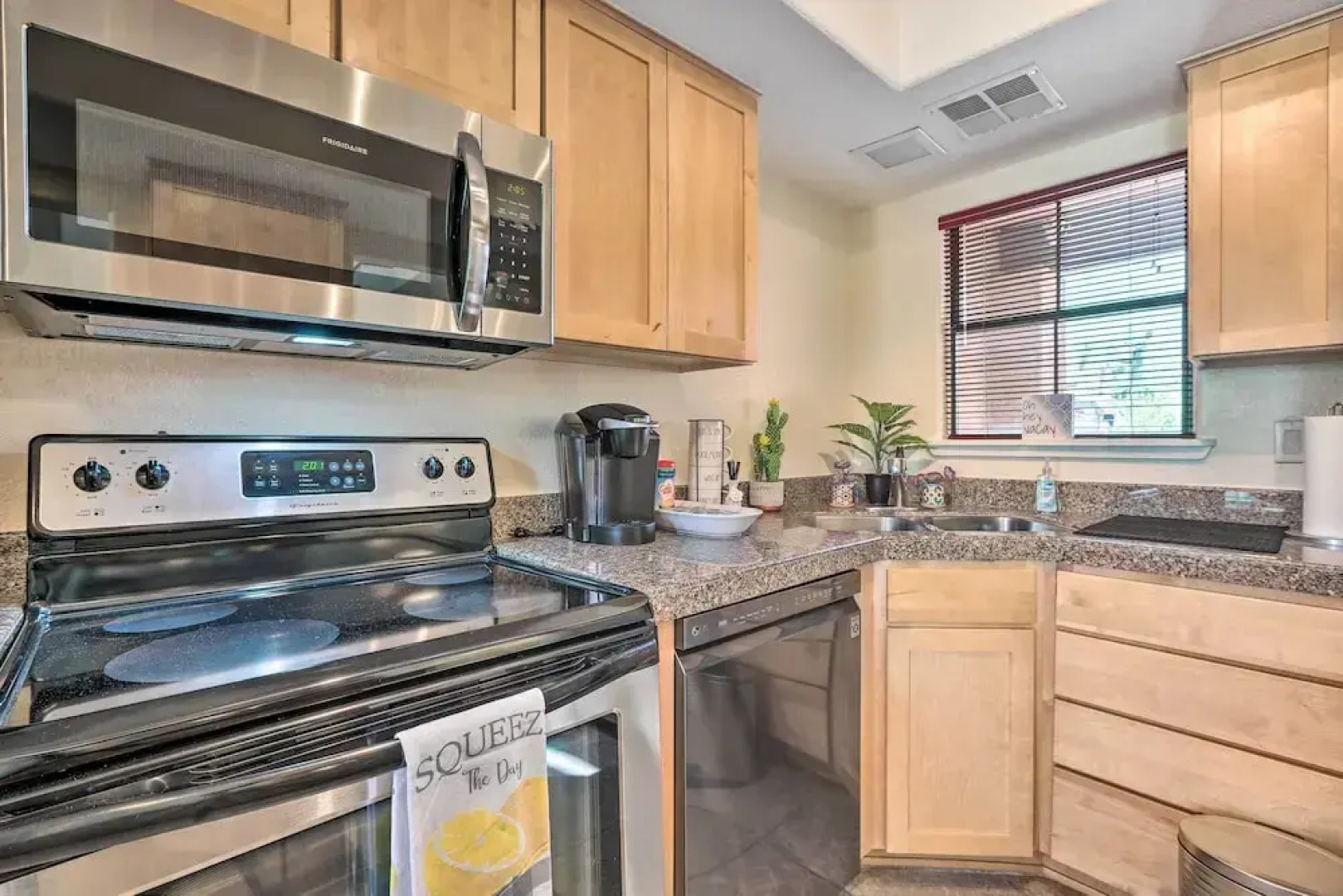 Gorgeous Tucson Getaway w/ Furnished Patio!