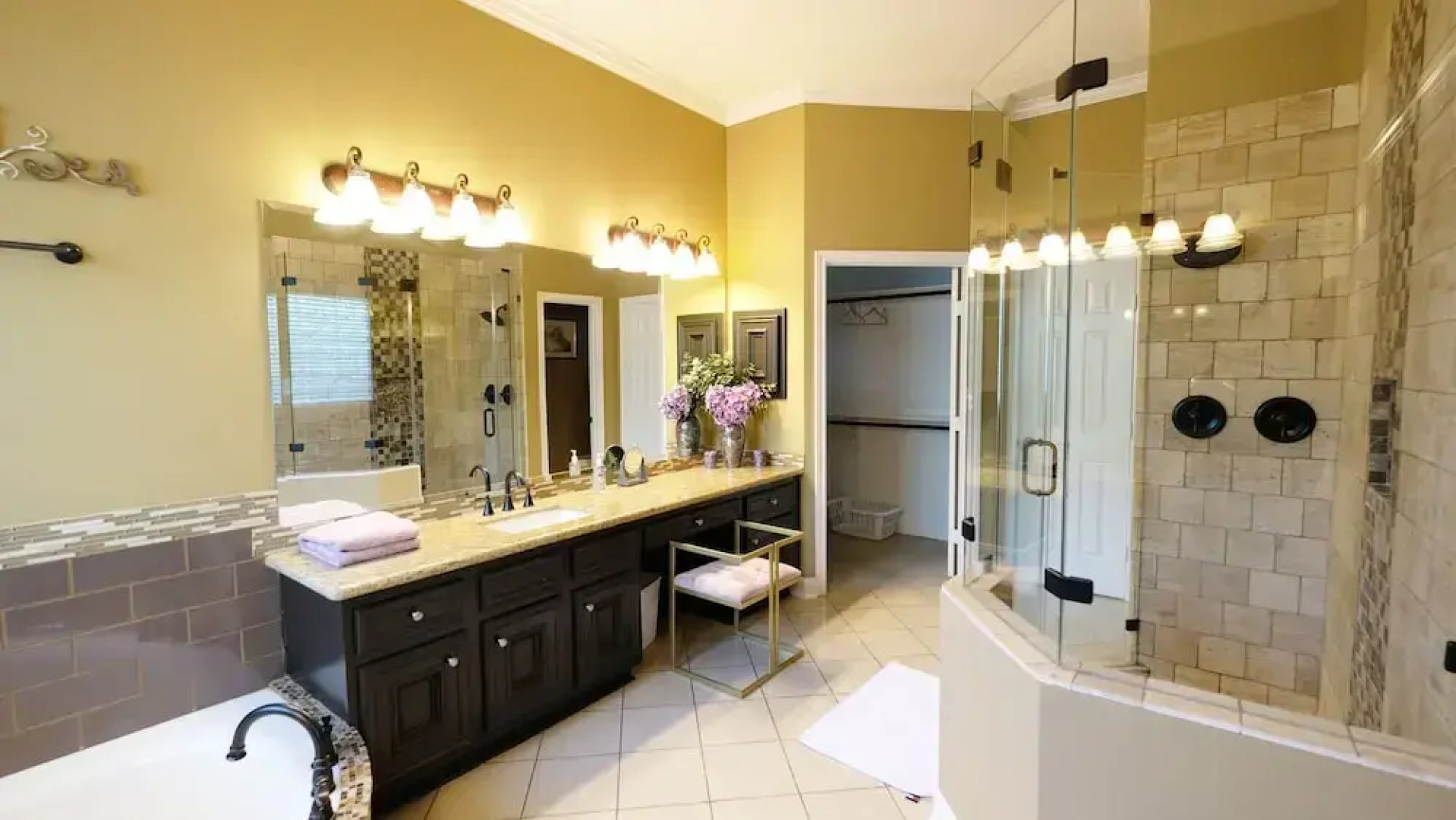 5Bdrm 3.5Bath 12Beds - HOME BIG AS TEXAS