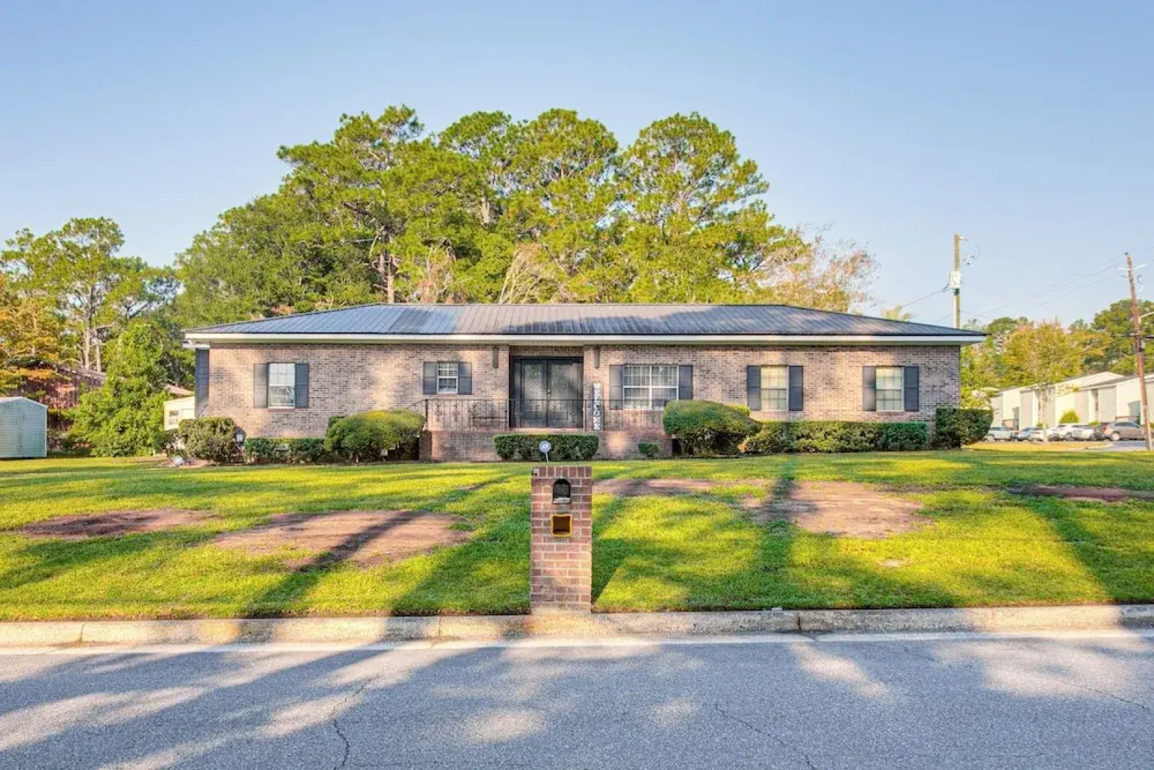 Close to Hospital & Dtwn! Quiet Waycross Home