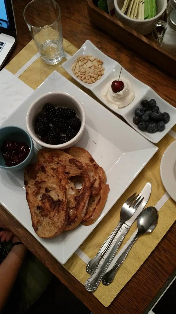 Inn At Patrick Henry's