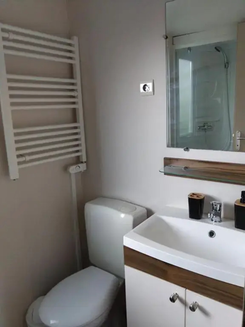 Mobil-home 42, proche animations