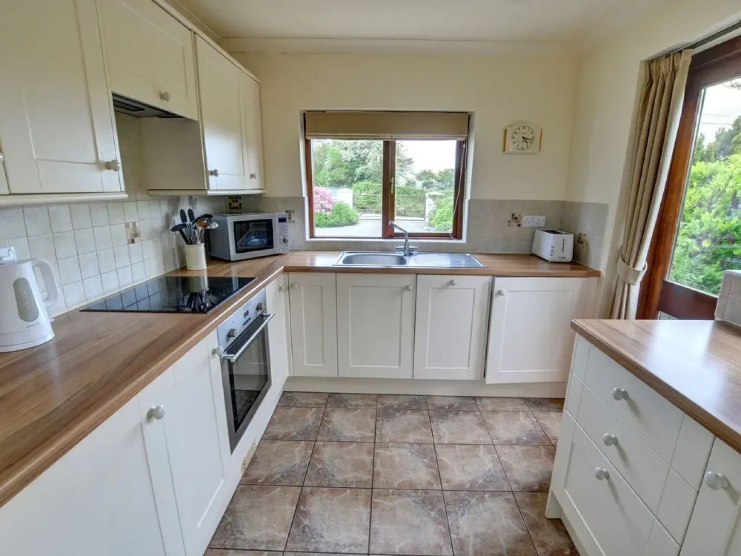 Quaint Holiday Home in Bwlch-y-groes With Garden