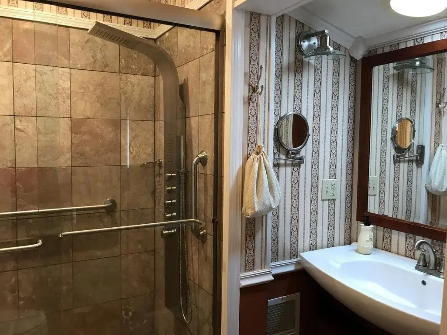 Melange Bed & Breakfast