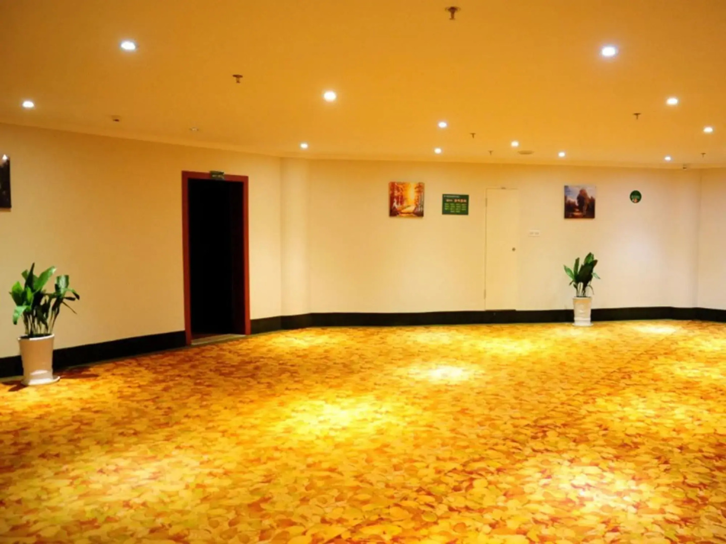 GreenTree Inn Dongtai Jianggang Yingbin Road Gangcheng Avenue Business Hotel