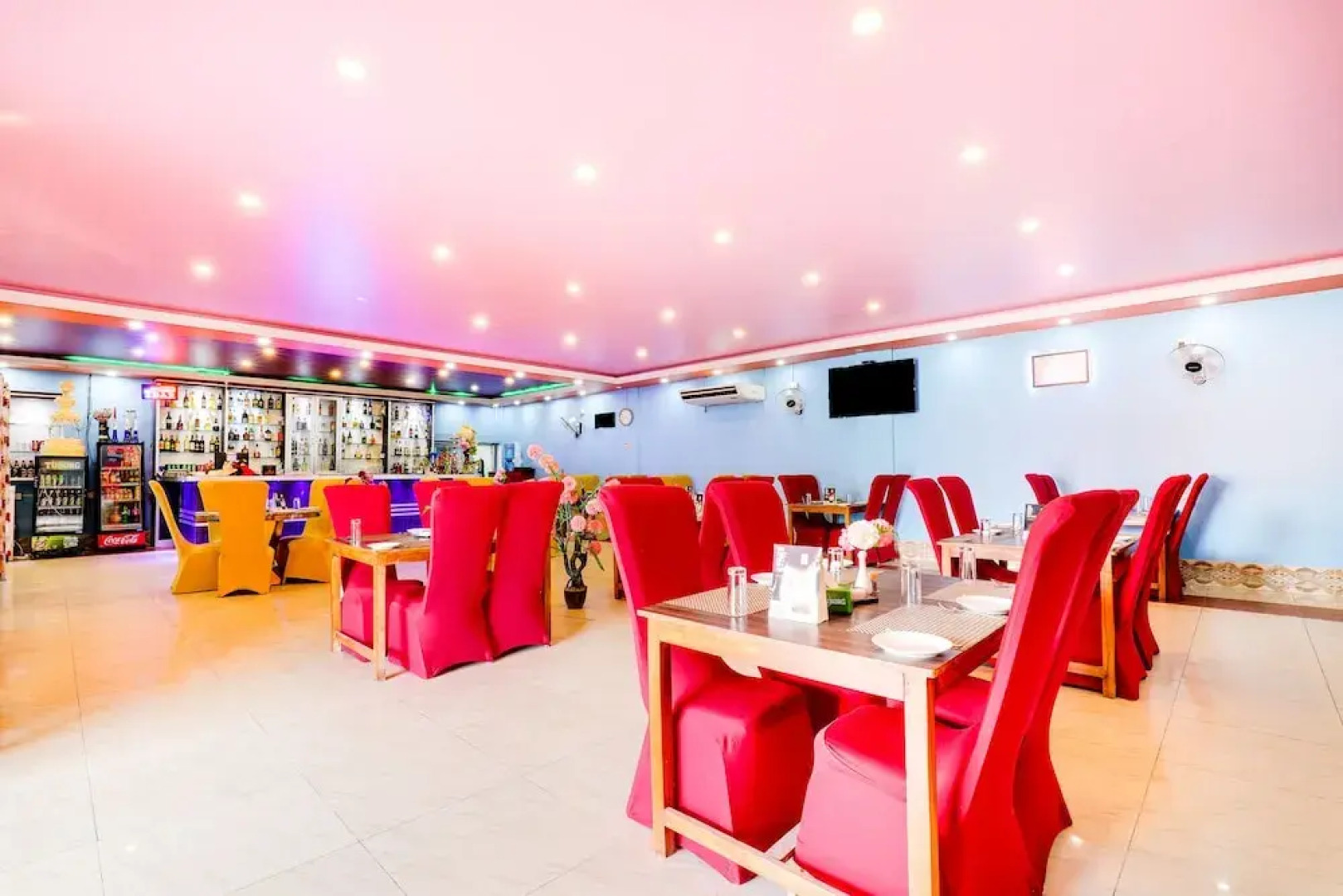 OYO 585 Hotel Raj Durbar & Navrang