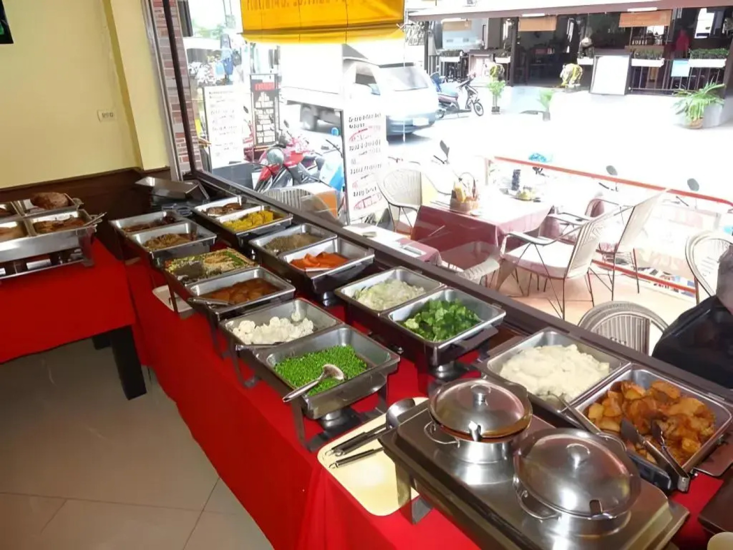 Robin’s Nest Guesthouse & Restaurant