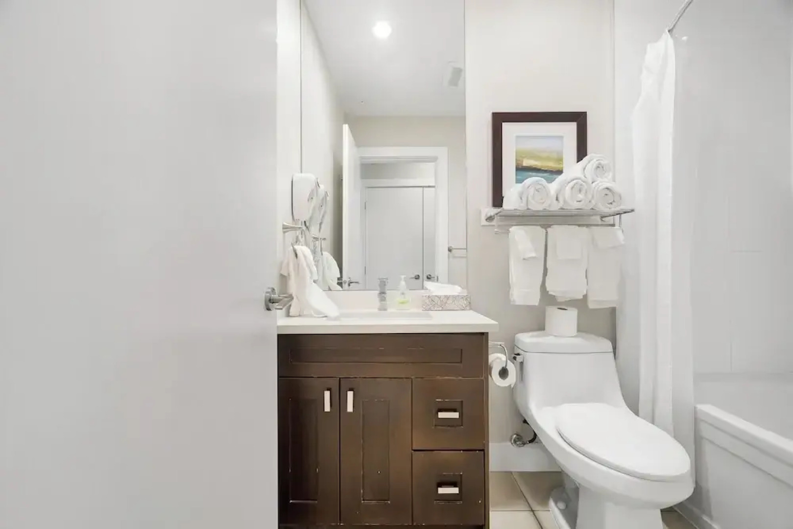 Harmony Haven 2BR Lakefront Suite