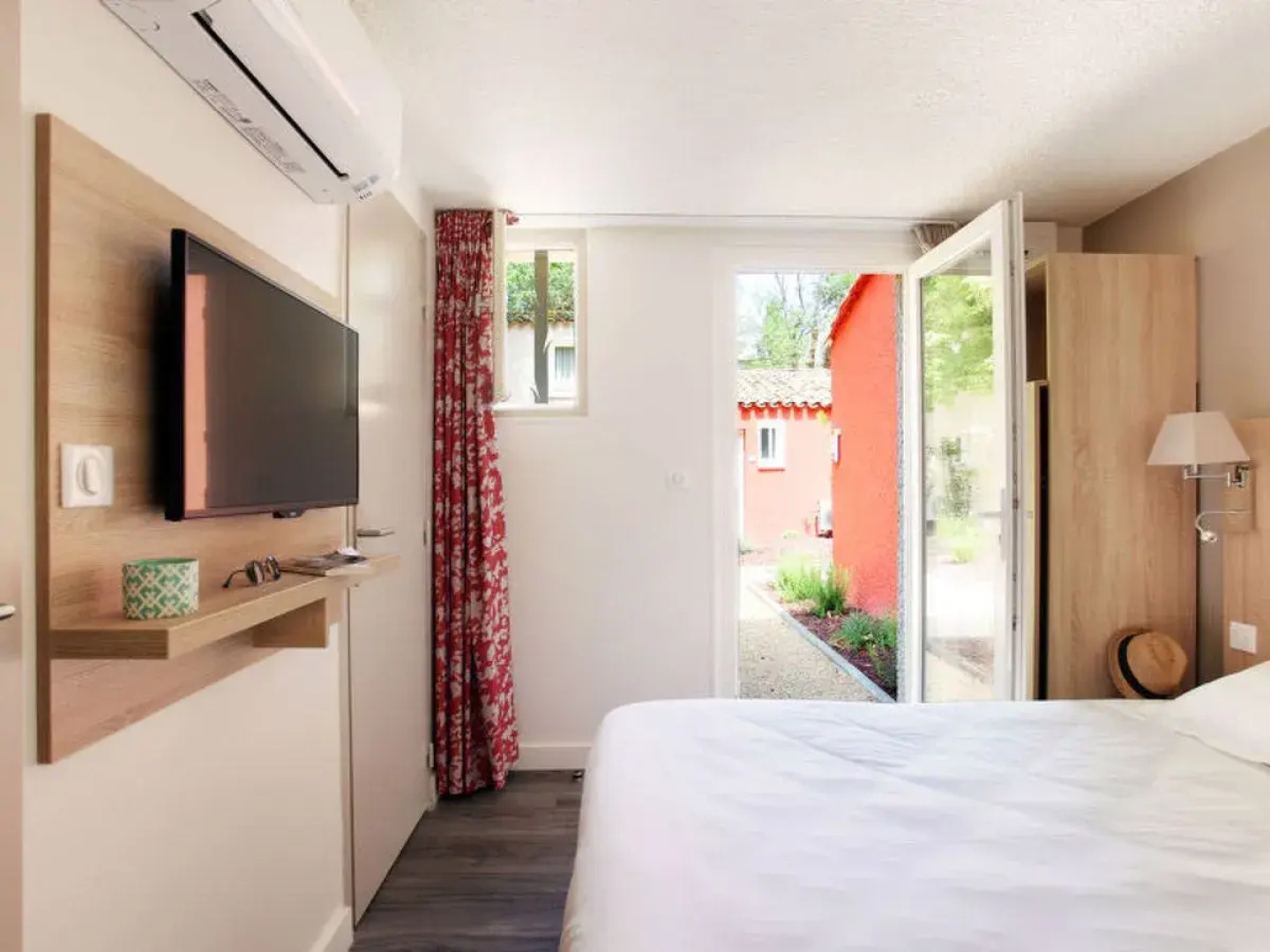 Les Gardians (ARE200)