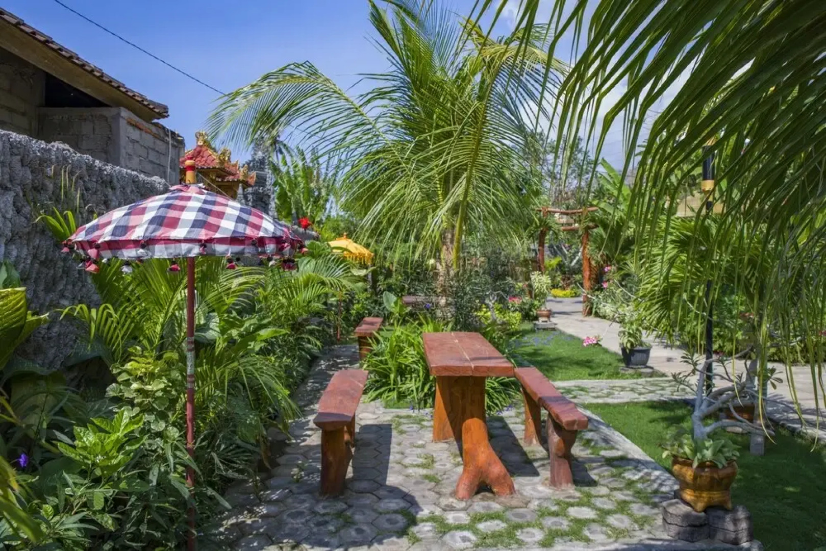 Van Santri Homestay Pemuteran