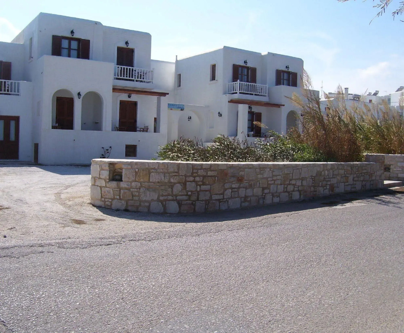 Roussos Beach Hotel