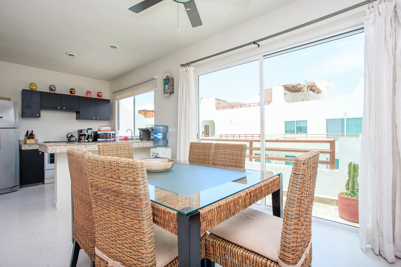 Contemporary Private 2 Br Ph Near Everything