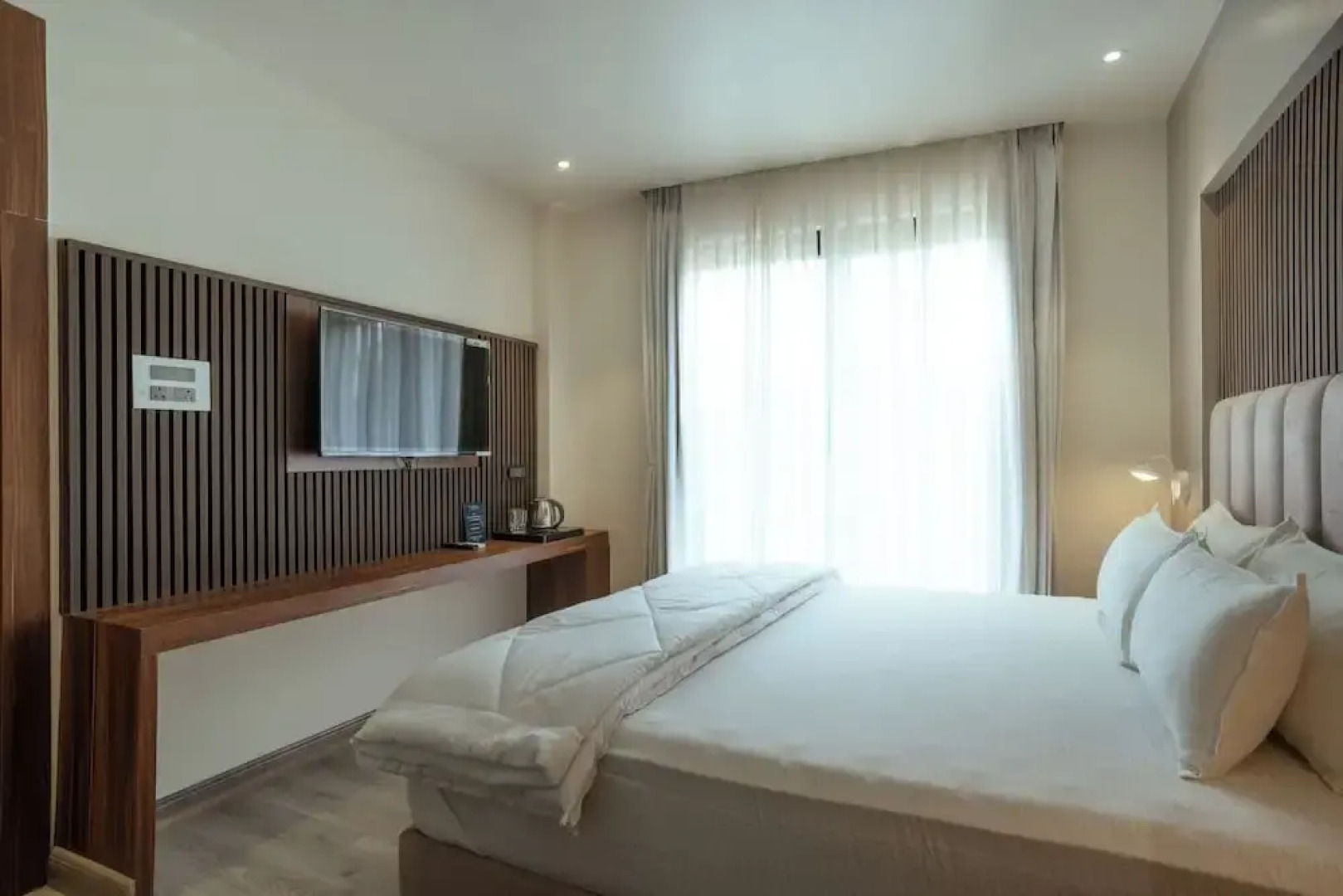 White House Royal Living