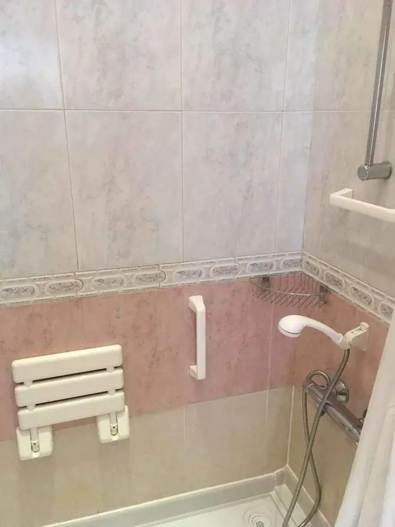 La Casa del Sol, Abades