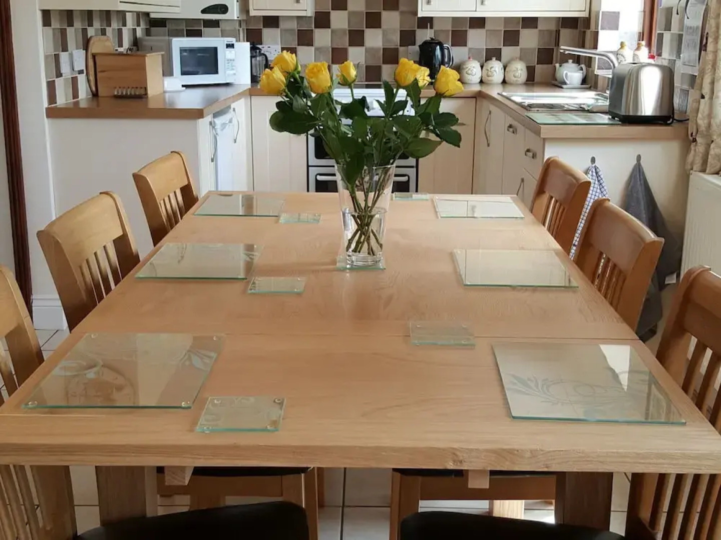 Beautiful, Spacious Cottage Offering Views of the River Nar