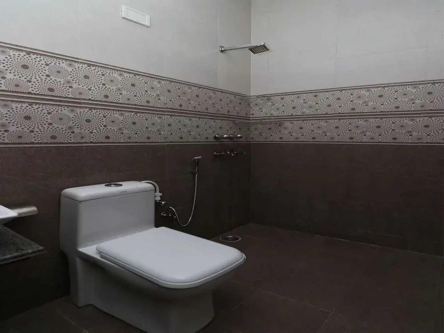 OYO 12520 Hotel Grand Tara