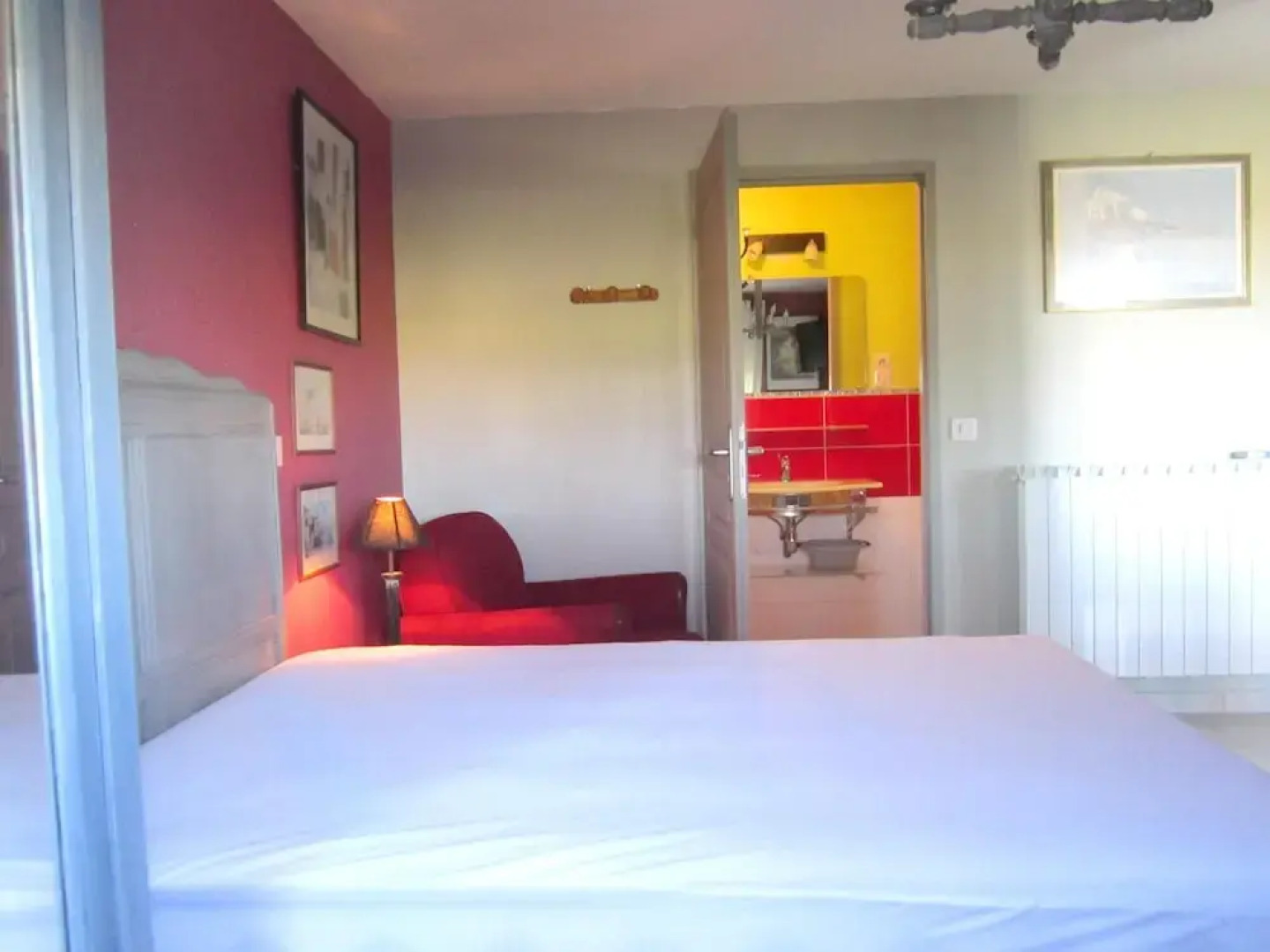 Apartment With one Bedroom in Mortagne-sur-gironde, With Furnished Gar