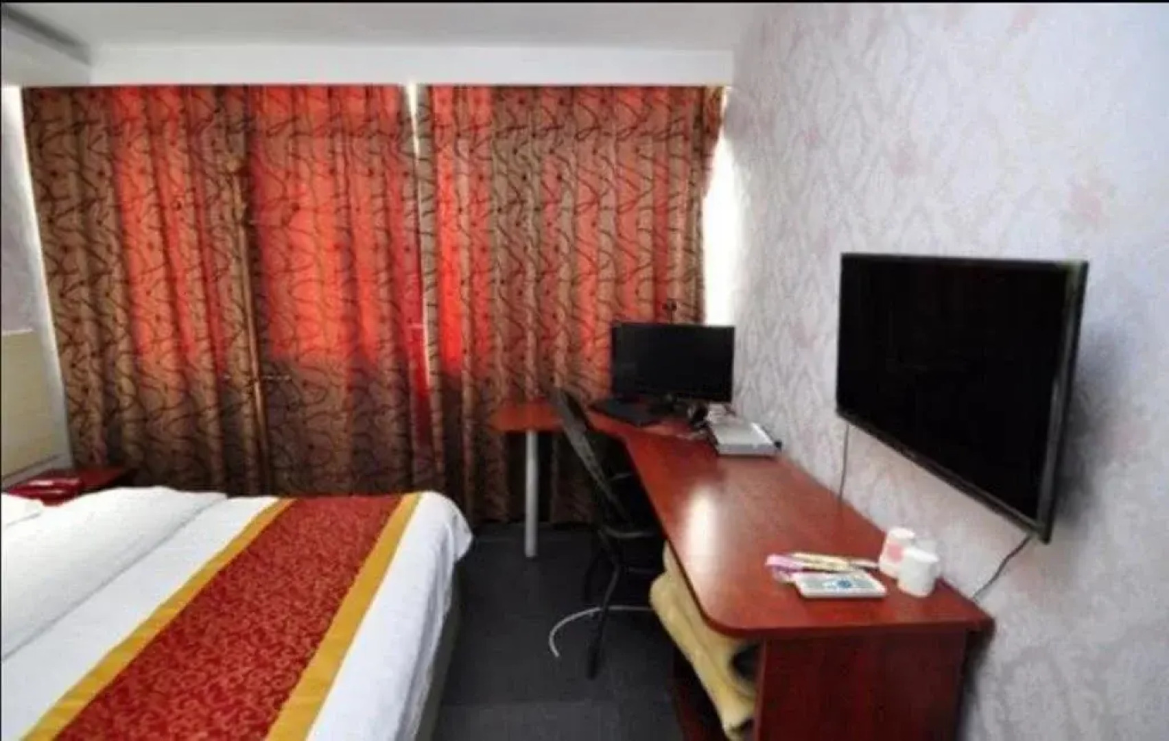 Qujing Agricultural Materials Hotel