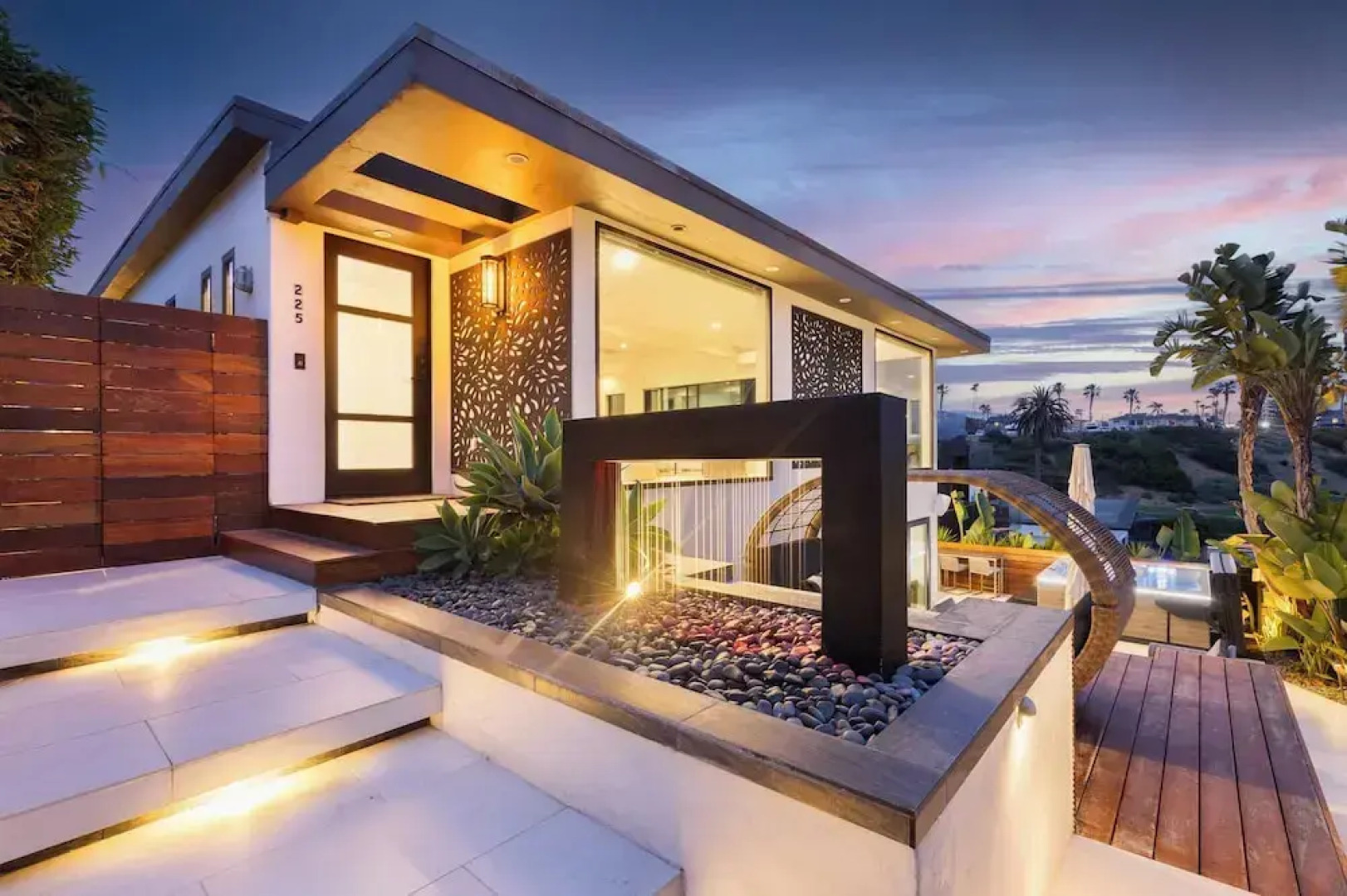 Steps to Beach+shops, Oceanview, Hot Tub+firepit Moonlight Modern by Avantstay