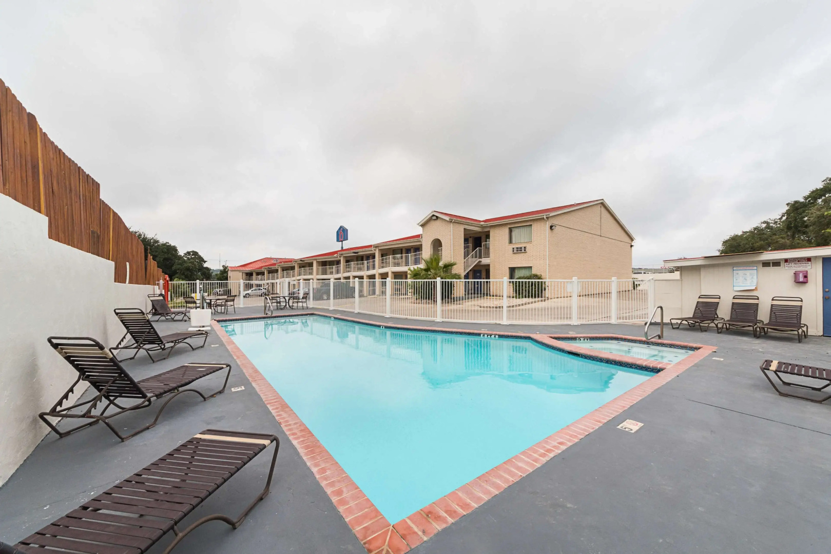 Motel 6 San Antonio, TX - Fiesta Trails