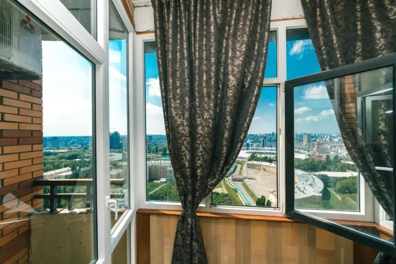 New building near Arena City Lesi Ukrainky 7a