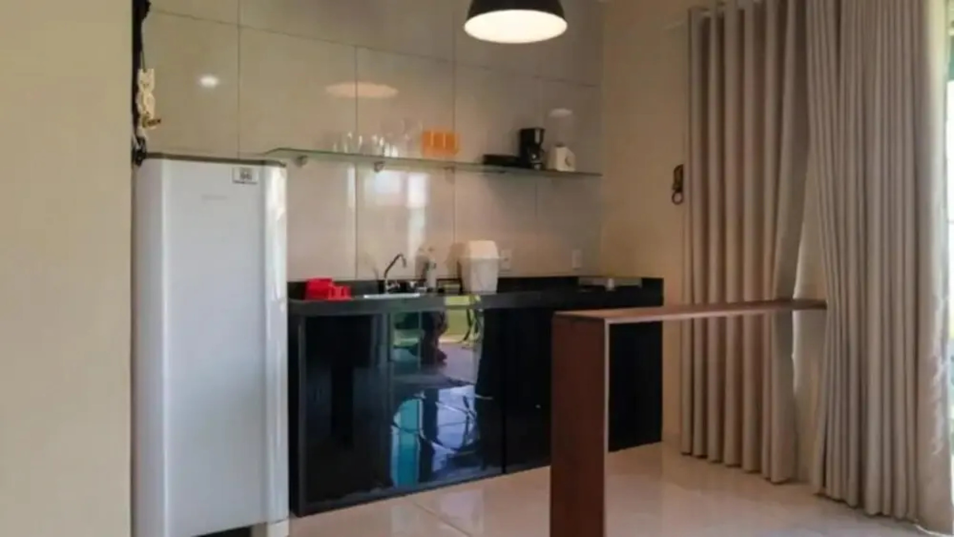 Chal Aconchegante com Vista Jardim em Vila - 04