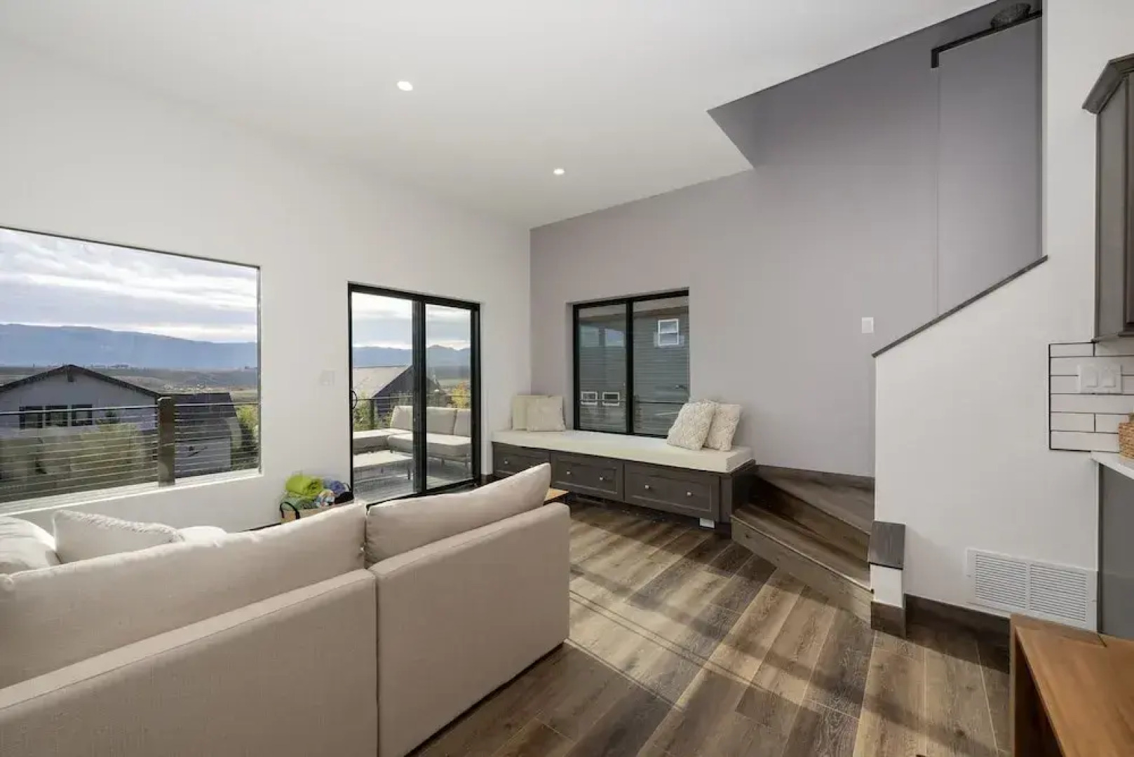 Scenic Perch 2 Bedroom Home